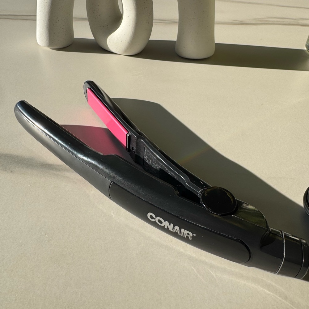 Conair Black and Pink Hair Straightener